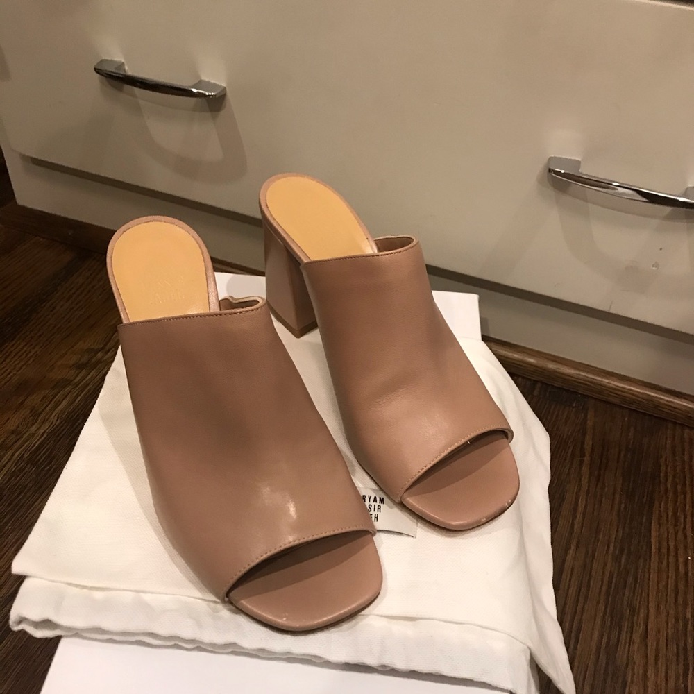 Maryam Nassir Penelope 37